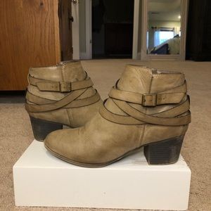 No Parking Laurene Ankle Booties - Tan - Size 9.5